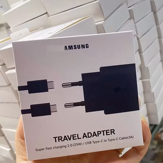 Estilo de viaje de fábrica 30000 mAh Gran capacidad Banco de energía para exteriores 6 salidas 2 Soporte de entrada Carga inalámbrica móvil Pd 22.5W Cargador de teléfono USB solar rápido
